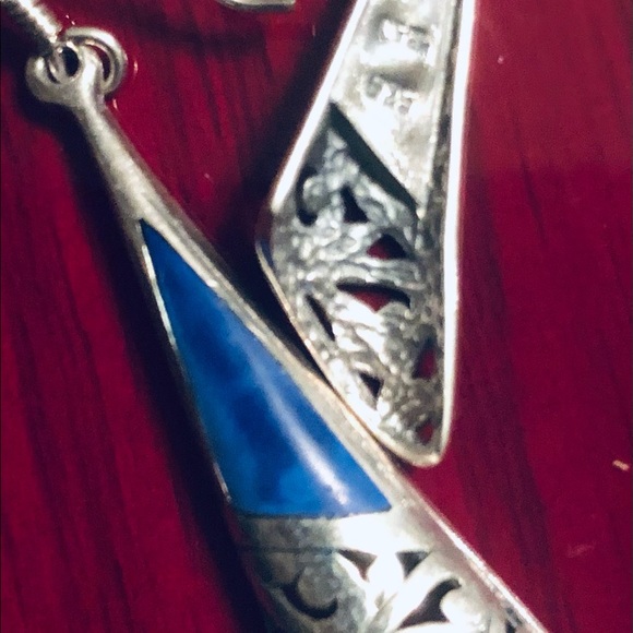 Sterling silver earrings with a blue Inter lay looks like lapis. Stamped 925 - Picture 4 of 5